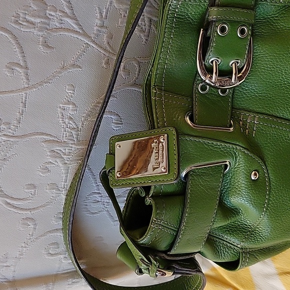 Tignanello apple green satchel bag. - Picture 2 of 7